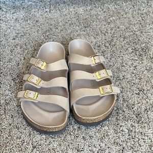 Birkenstock women Sandals - Cream with Gold Buckles